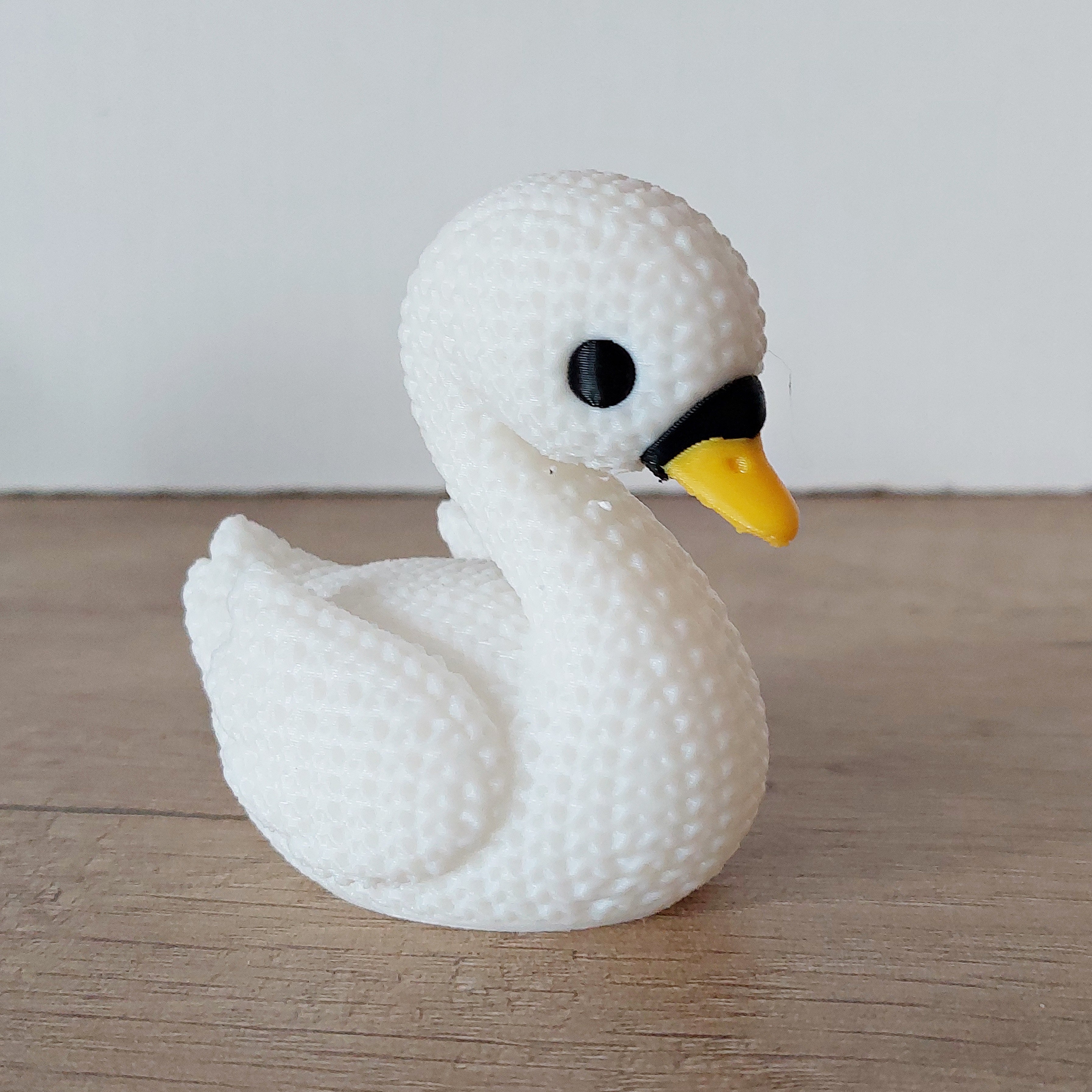 Niedlicher weißer Schwan aus hochwertigem 3D-Druck, ca. 6,5 × 6 cm groß, als elegante Dekofigur für Wohnzimmer, Schlafzimmer oder Büro.