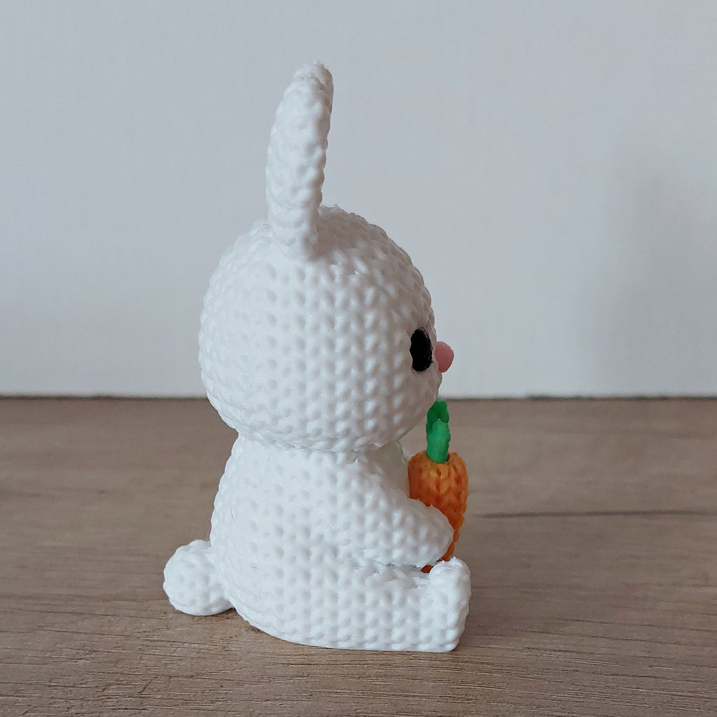 🥕 Hase mit Karotte im Strick-Look – Niedliche 3D-Druck Dekofigur in Weiß