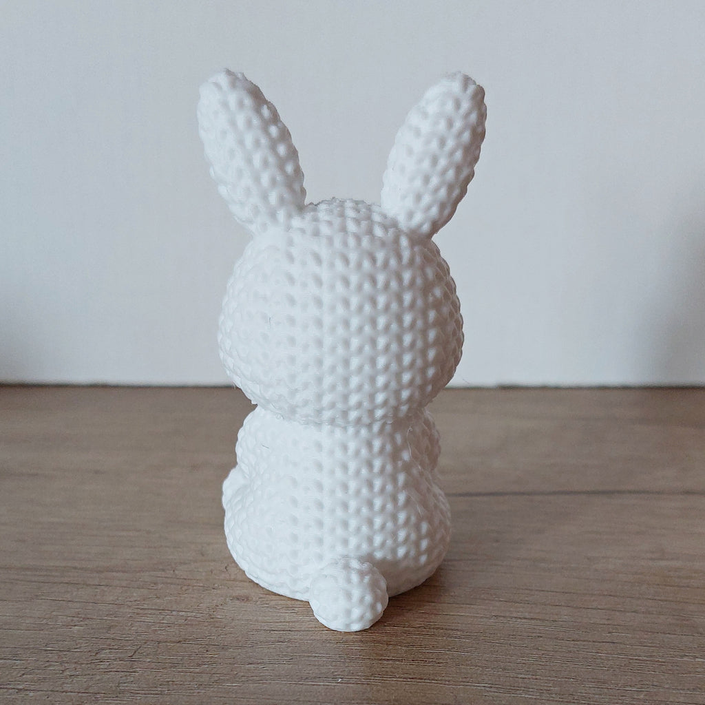 🥕 Hase mit Karotte im Strick-Look – Niedliche 3D-Druck Dekofigur in Weiß