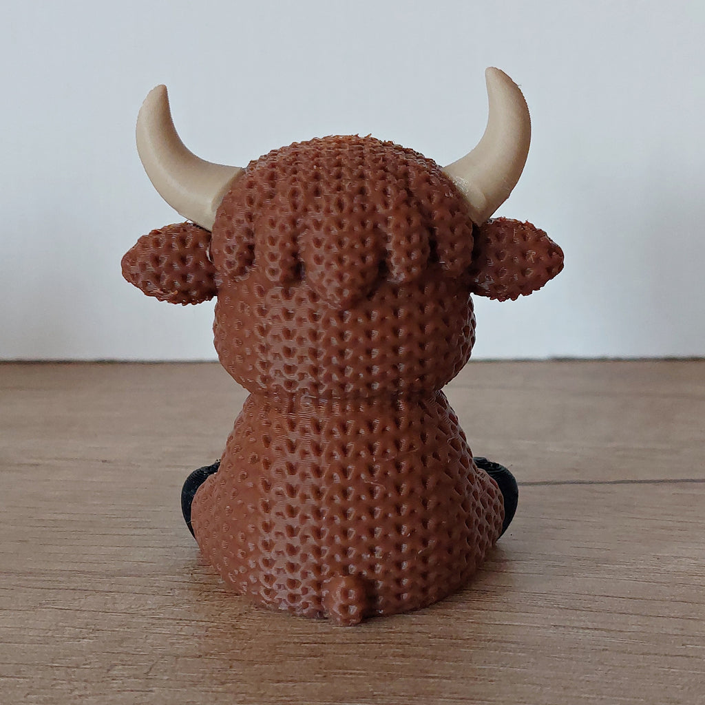 🐮 Schottische Hochland-Kuh im Strick-Look – Niedliche 3D-Druck Dekofigur in Dunkelbraun