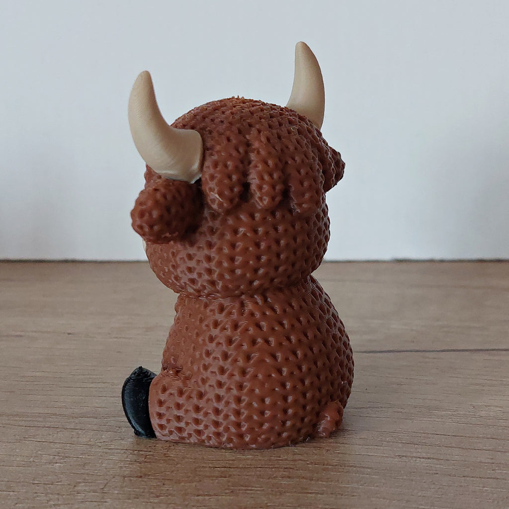 🐮 Schottische Hochland-Kuh im Strick-Look – Niedliche 3D-Druck Dekofigur in Dunkelbraun
