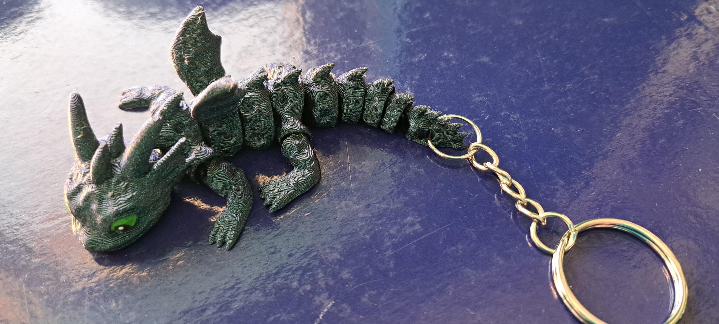 🐉 Monddrache als Schlüsselanhänger – Beweglicher 3D-Druck in Petrol