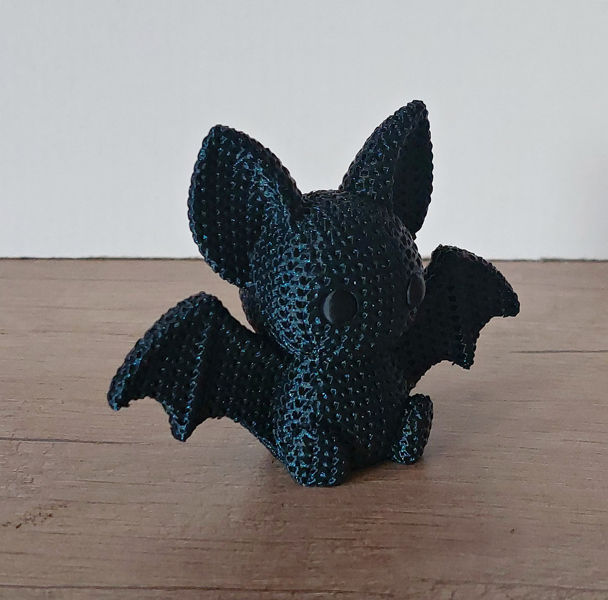 Fledermaus im Strick-Look als Halloween-Dekoration