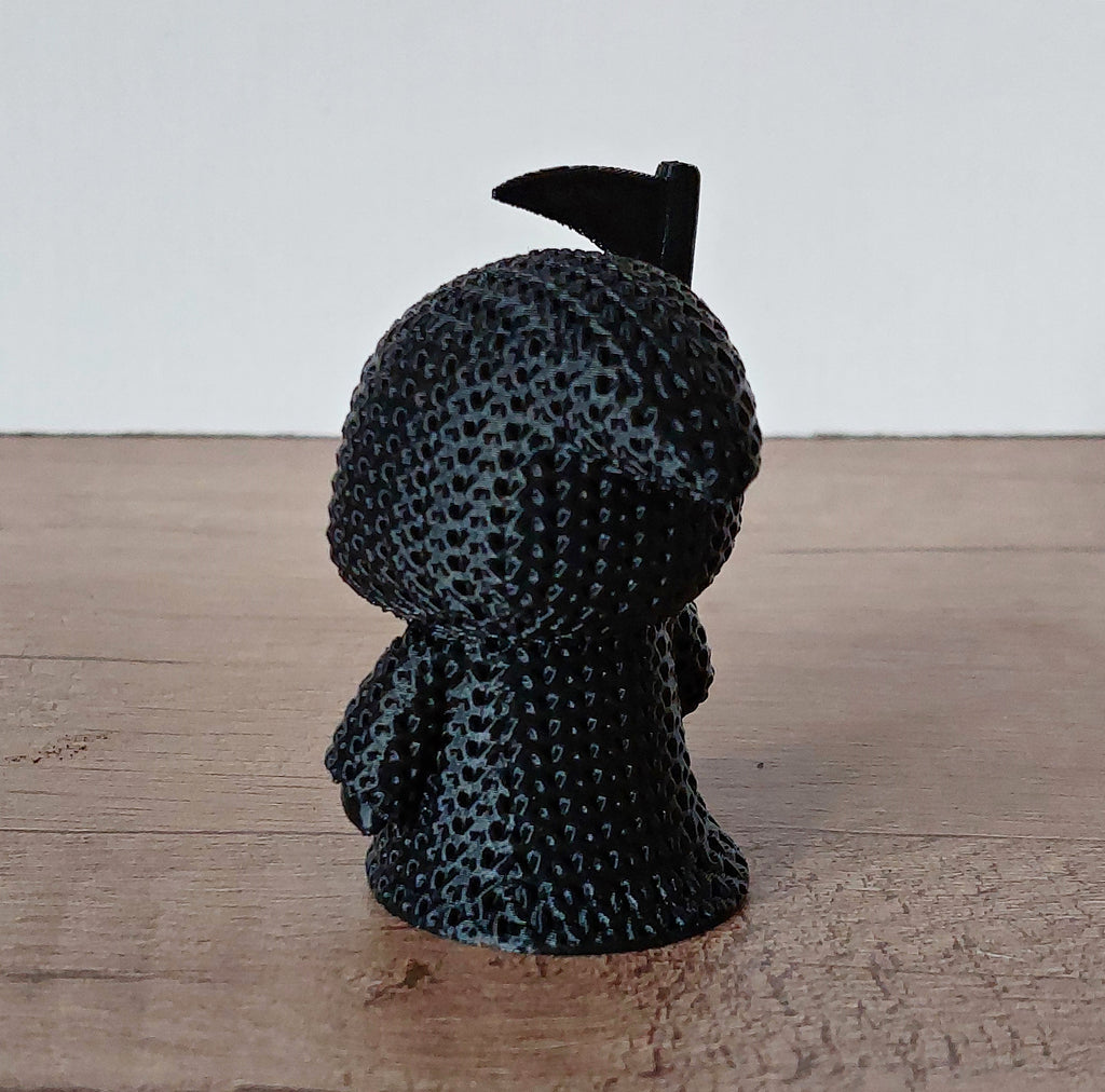 💀 Sensenmann im Strick-Look – Schwarz mit weißem Gesicht | Hochwertiger 3D-Druck