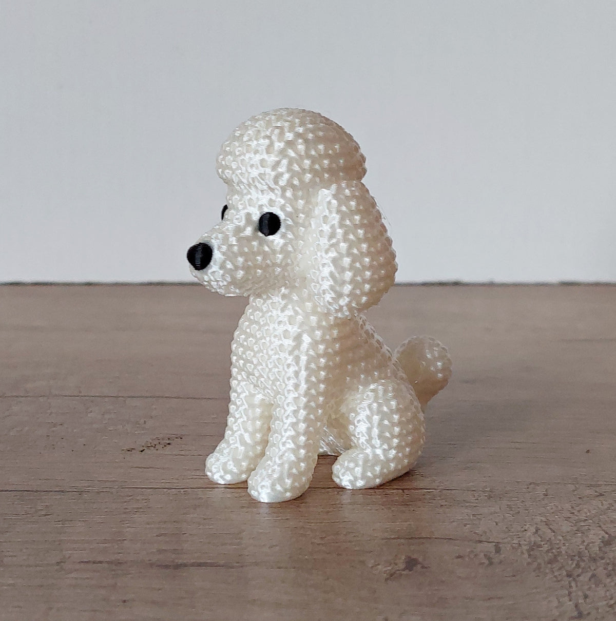 🐩 Pudel im Strick-Look – Weiß Irisierend | Niedliche 3D-Druck-Dekoration