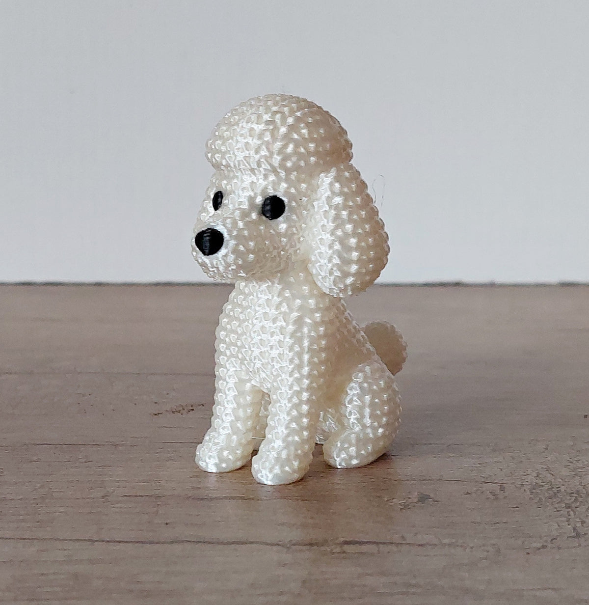 🐩 Pudel im Strick-Look – Weiß Irisierend | Niedliche 3D-Druck-Dekoration
