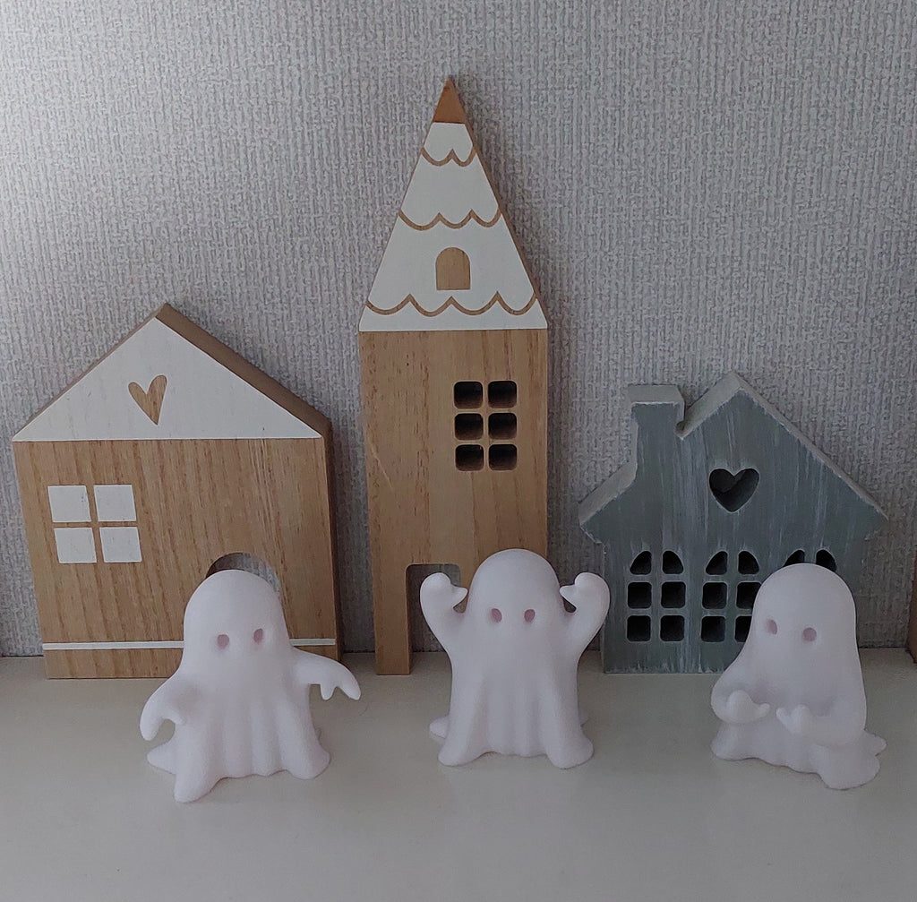 Geister-Set mit 3 weißen Figuren in verschiedenen Designs