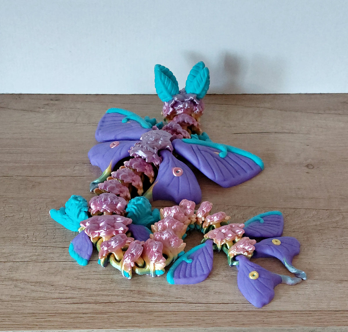 🐉 Lunar Moth Dragon – beweglicher 3D-Drache in Lila, Türkis & Regenbogen