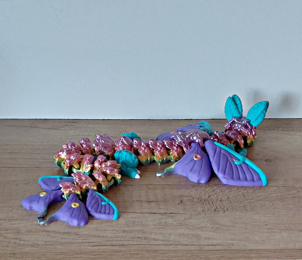 🐉 Lunar Moth Dragon – beweglicher 3D-Drache in Lila, Türkis & Regenbogen