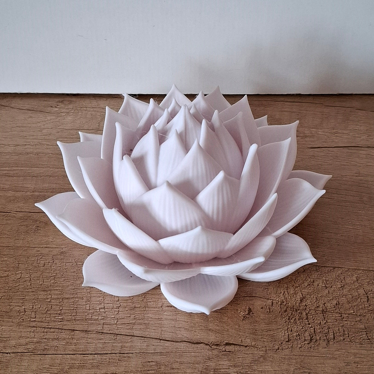 Beleuchtete Lotusblüte Weiß – Filigrane LED-Dekolampe aus 3D-Druck
