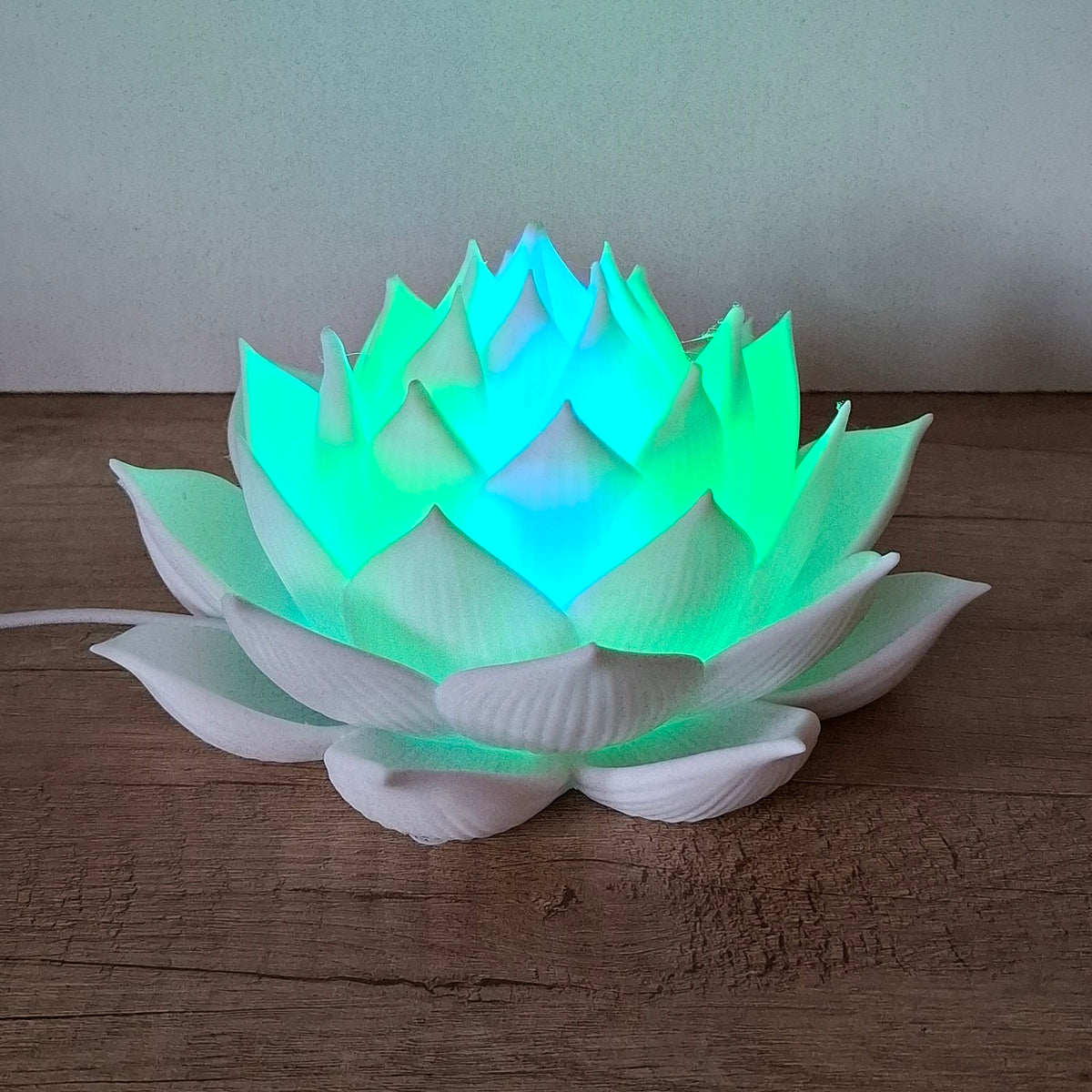 Beleuchtete Lotusblüte Weiß – Filigrane LED-Dekolampe aus 3D-Druck