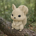 Eichhörnchen im Strick-Look aus hochwertigem 3D-Druck in Braun, ca. 6 × 5 × 6 cm, als dekorative Tierfigur für Wohnzimmer, Kinderzimmer oder Büro.