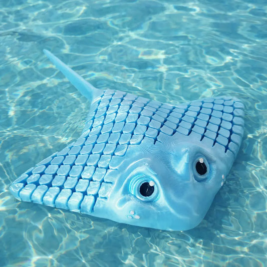 Manta Rochen „Stingray RAY“ aus 3D-Druck | Voll beweglich | Handbemalt | Hellblau | Maritime Dekofigur megahobby