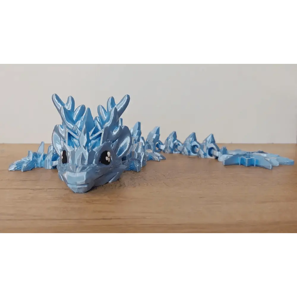 Winterdrache mit Schneeglitzer - Winterdragon - 39 cm lang - 15 cm breit - 7 cm hoch - eisblau - Augen Handbemalt - megahobby3dcreations