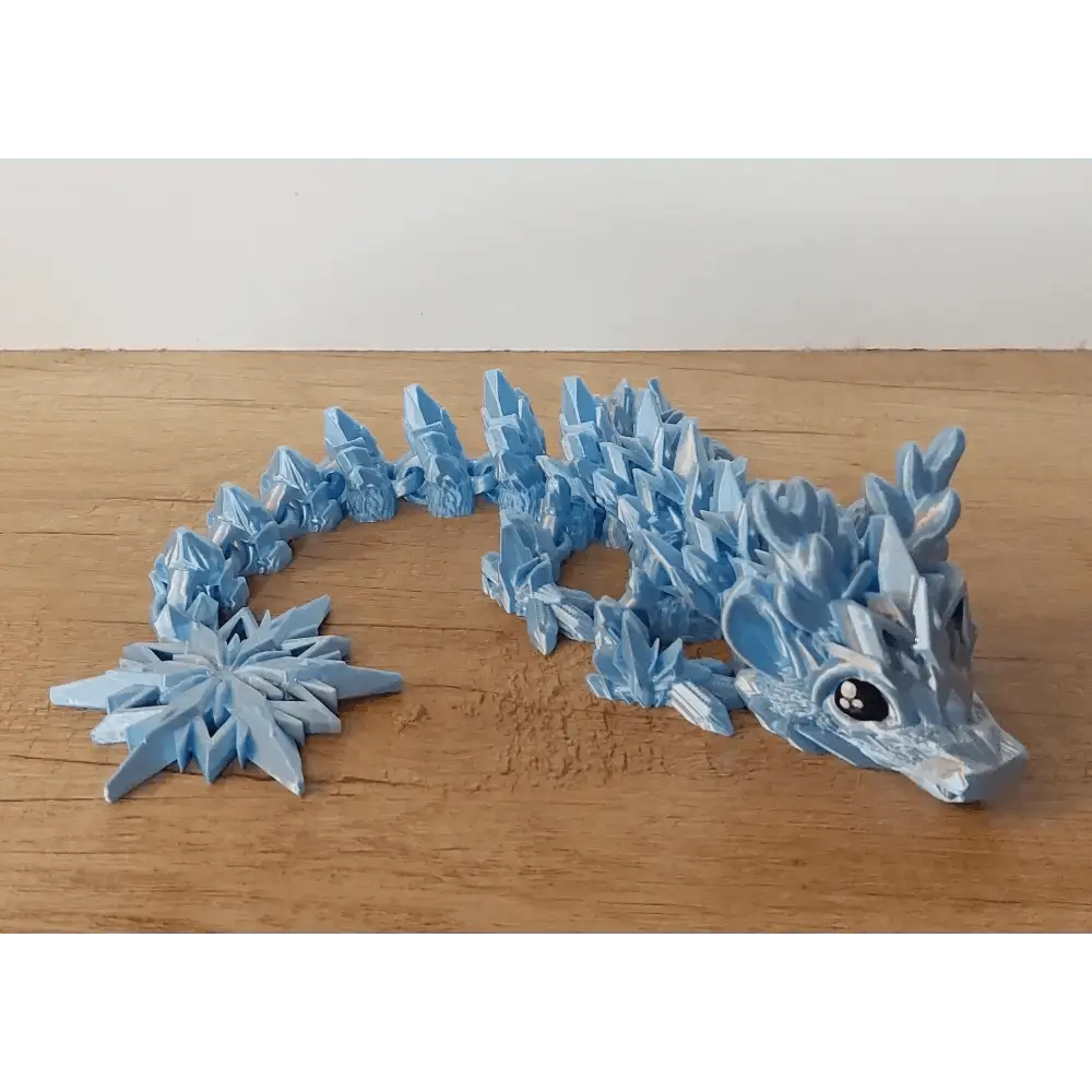 Winterdrache mit Schneeglitzer - Winterdragon - 39 cm lang - 15 cm breit - 7 cm hoch - eisblau - Augen Handbemalt - megahobby3dcreations